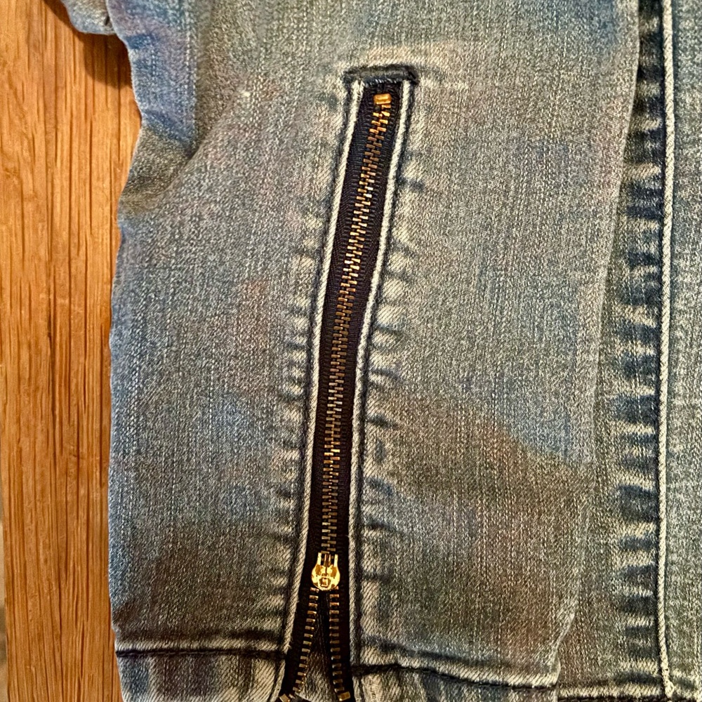 Cute skinny jeans with zippers at ankles!